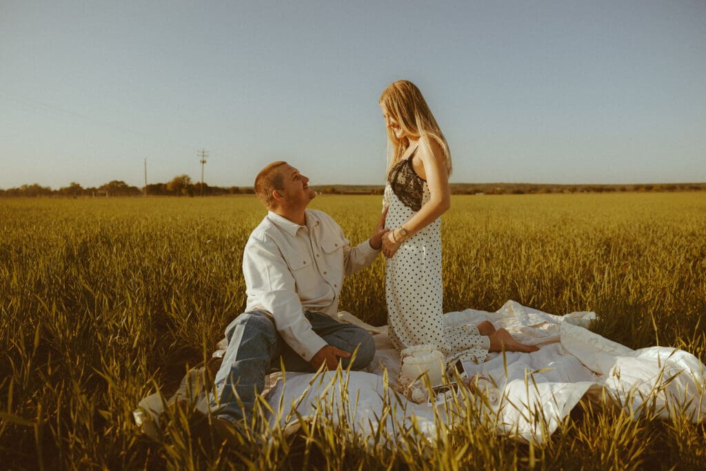 Intimate pregnancy announcement and gender reveal in a green field in Ovalo, TX
